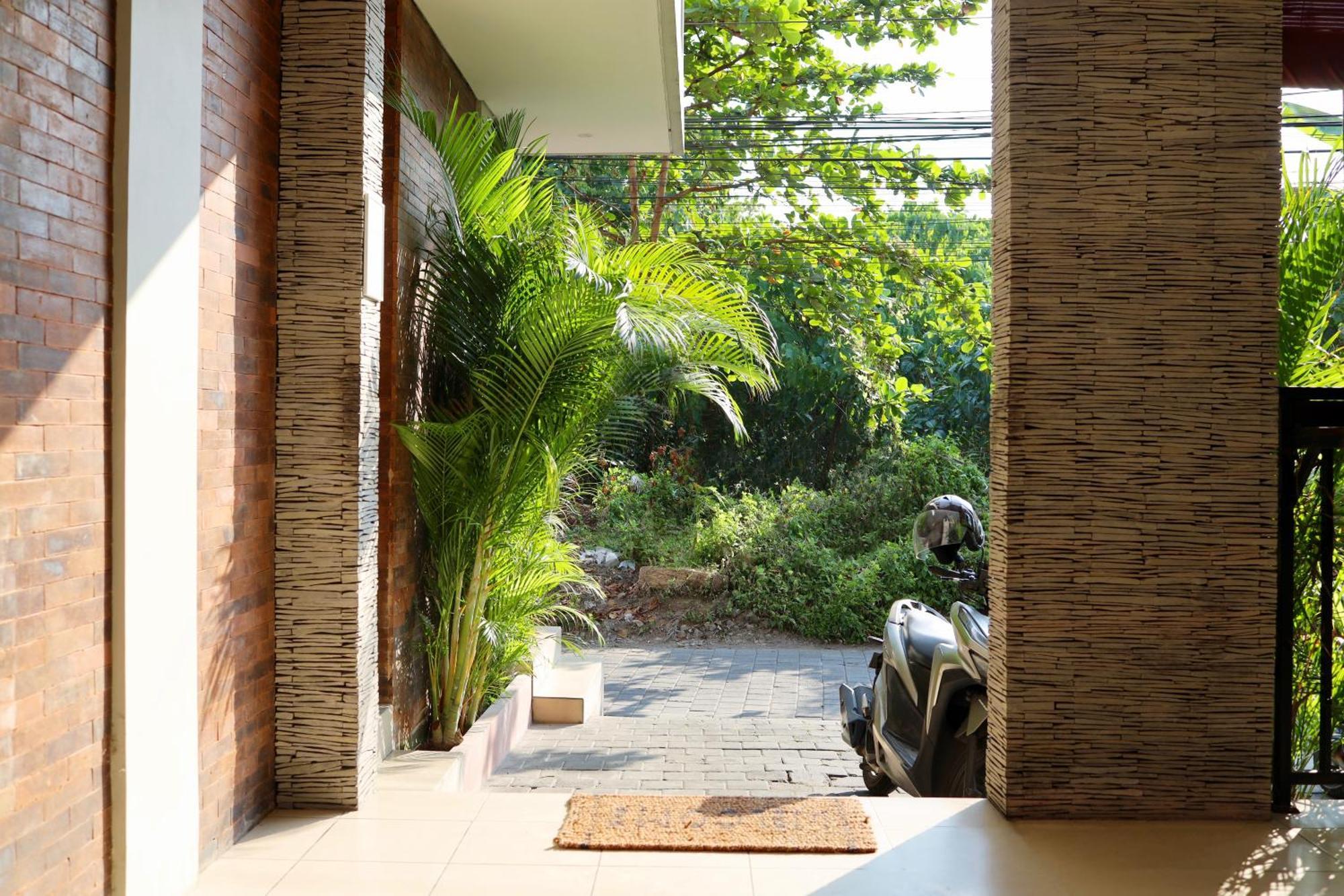 Gelatik Bed And Breakfast Seminyak Buitenkant foto